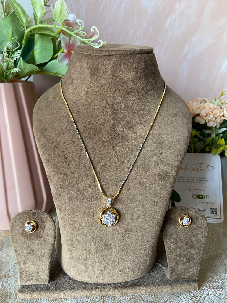 Simple Floral Pendant set with Chain
